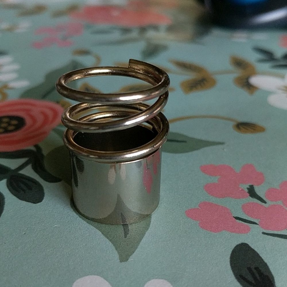 Gold spring ring - Picture 2 of 3